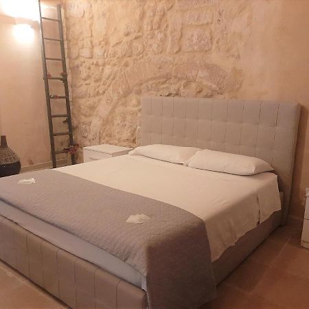 Dimora Salentina Via Scarambone Lecce Apartment ภายนอก รูปภาพ